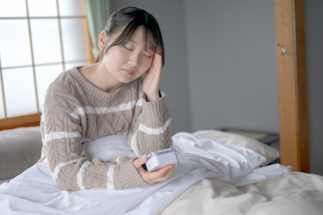 睡眠不足は太りやすい? 生理学的なメカニズムについて