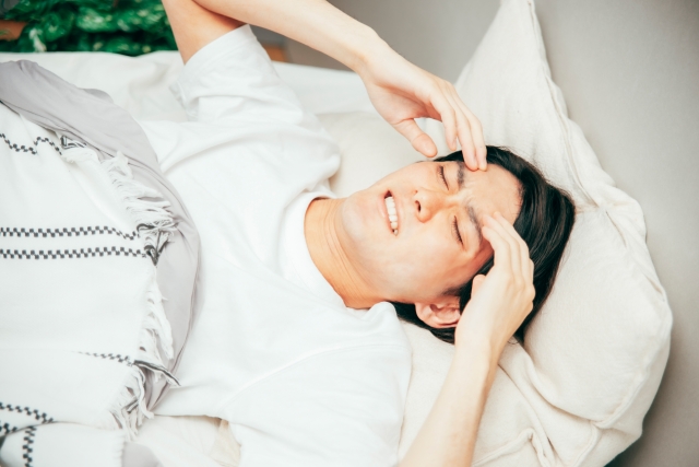 睡眠不足は太りやすい? 生理学的なメカニズムについて