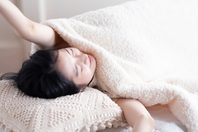 睡眠不足は太りやすい? 生理学的なメカニズムについて