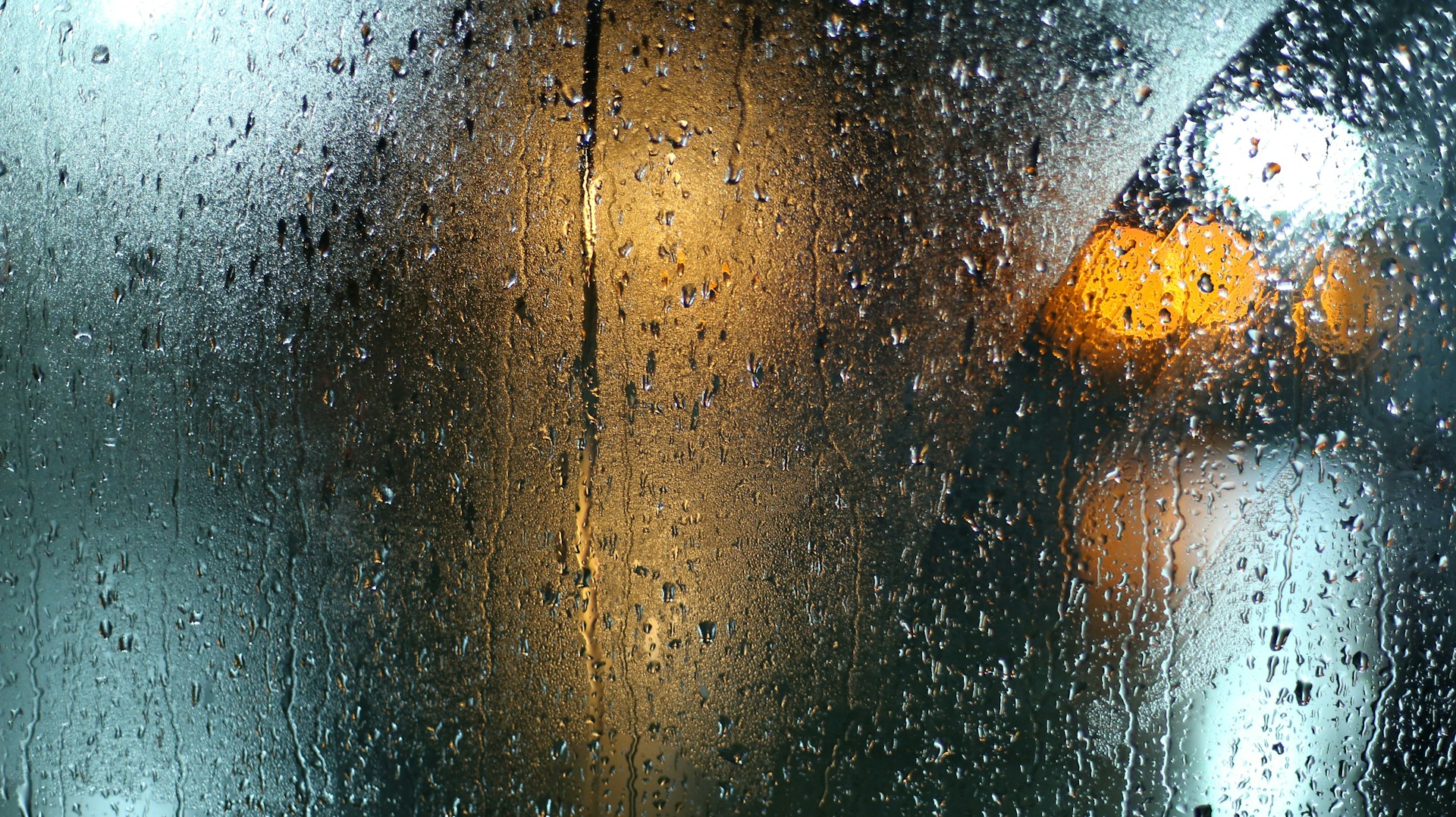 梅雨時の体の不調──その原因と対策